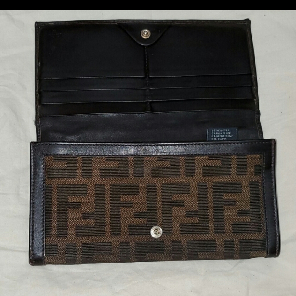🔥 Fendi wallet 🔥 - Picture 2 of 6